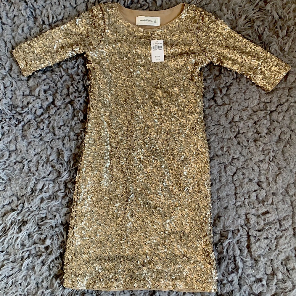 New with tags. Good sequined Abercrombie dress. Never worn